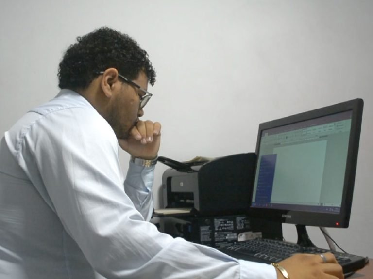 Escapereira Técnico Laboral Auxiliar Administrativo