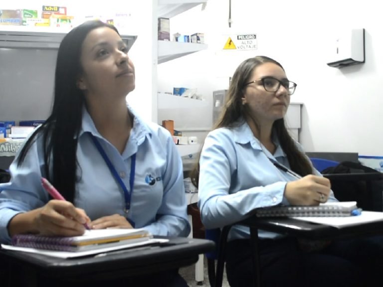 Escapereira Técnico Laboral Auxiliar Administrativo